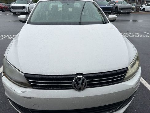 Used 2013 Volkswagen Jetta SE FWD image 2