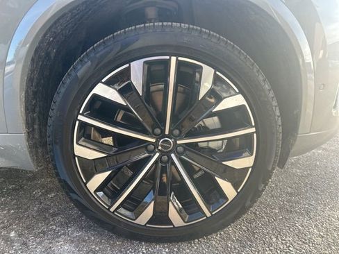 Used 2025 Volvo XC90 B6 Plus image 11