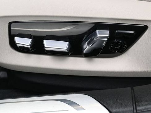 Used 2022 BMW 750i xDrive w/ Luxury Rear Seating Package AWD/4WD image 10
