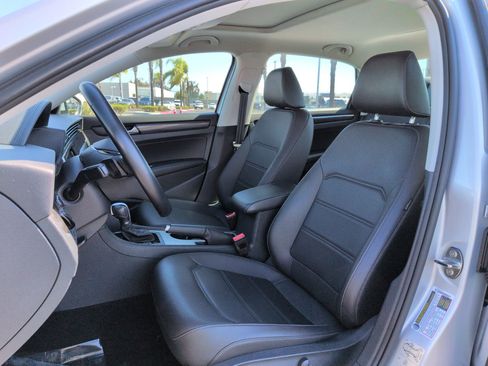 Used 2020 Volkswagen Passat 2.0T R-Line image 16