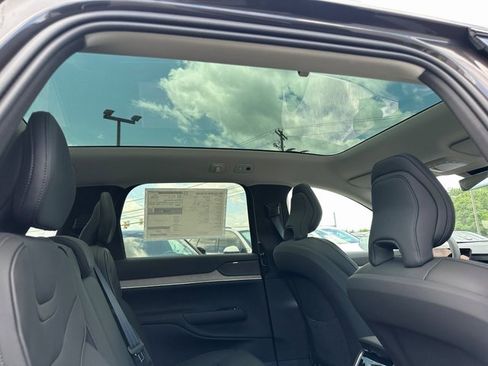 New 2025 Volvo EX90 Plus image 15
