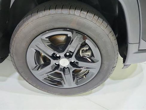 Used 2023 Jeep Compass Sport AWD/4WD image 36