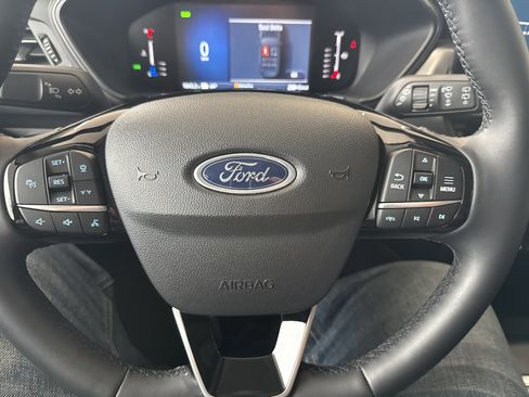 Used 2024 Ford Escape SE image 33