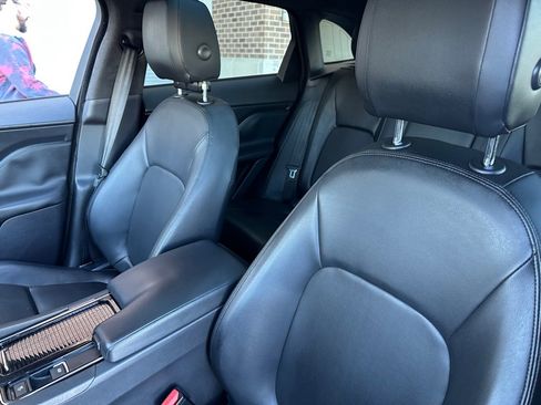 Used 2019 Jaguar F-PACE Premium image 14