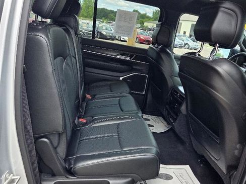 Used 2024 Jeep Wagoneer Series II w/ Flexible Seating Group AWD/4WD image 13