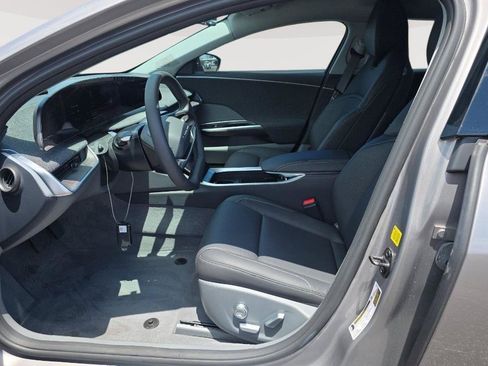Used 2025 Lucid Air Pure RWD image 4