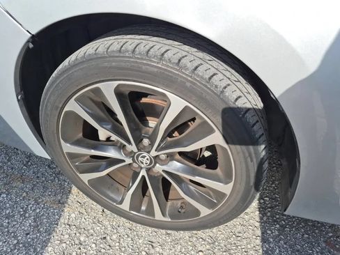 Used 2019 Toyota Corolla SE FWD image 2