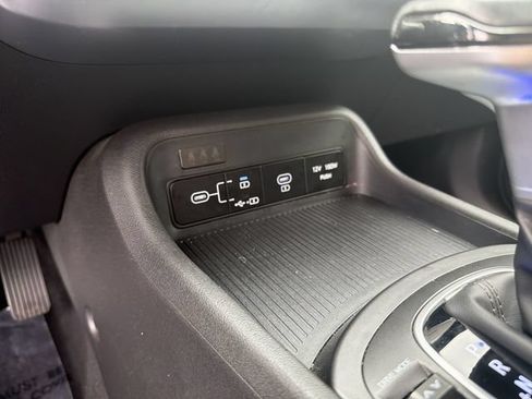 Used 2025 Hyundai Kona SEL FWD image 25