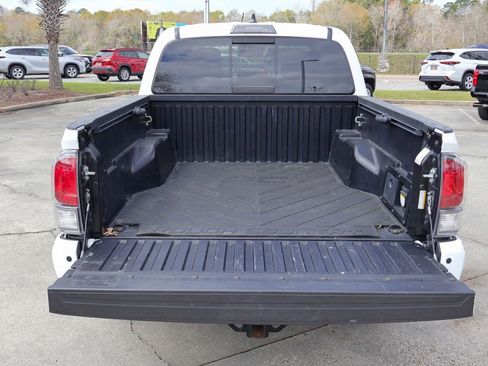 Used 2022 Toyota Tacoma TRD Off-Road w/ Technology Package image 25