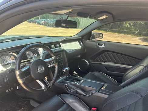 Used 2011 Ford Mustang Premium w/ 203A Rapid Spec Order Code RWD image 9