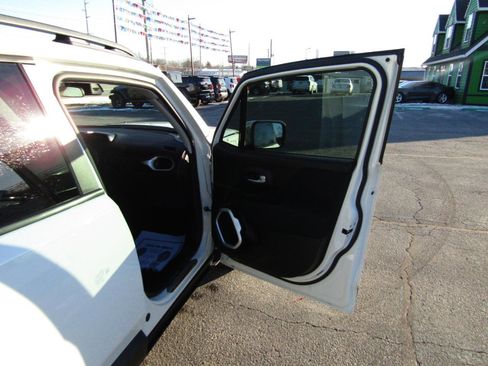 Used 2020 Jeep Renegade Latitude image 25