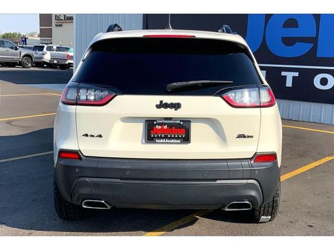 Used 2019 Jeep Cherokee Latitude Plus AWD/4WD image 4