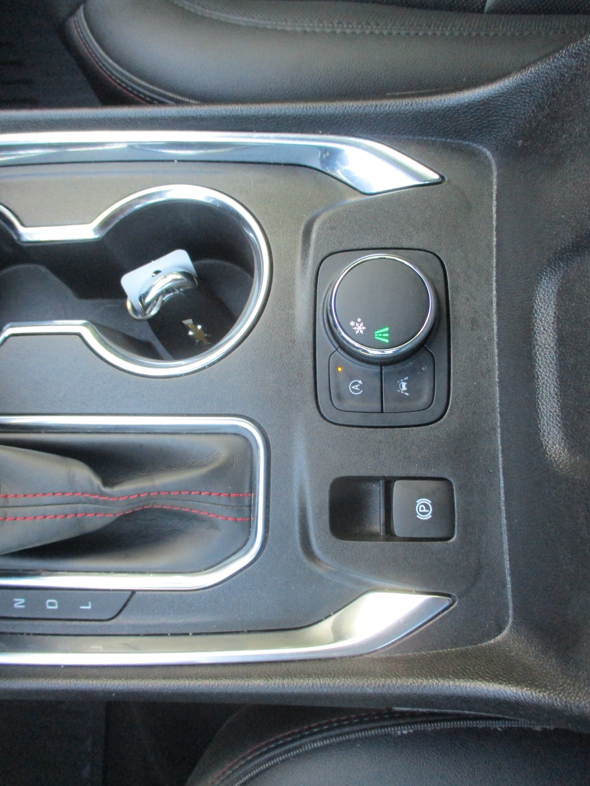 Used 2023 Chevrolet Traverse RS FWD image 13