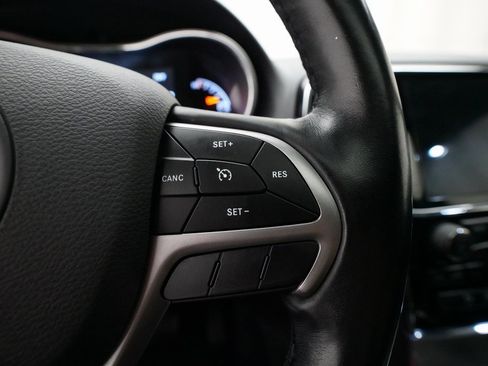 Used 2020 Jeep Grand Cherokee Limited image 19