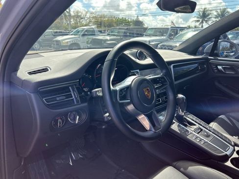 Used 2021 Porsche Macan Base image 12