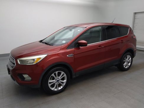 Used 2017 Ford Escape SE FWD image 2