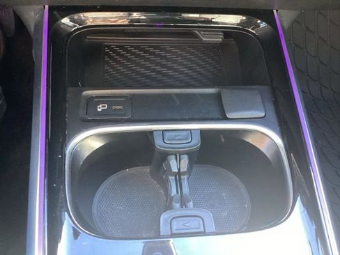 Used 2021 Mercedes-Benz GLB 250 4MATIC w/ Premium Package image 17