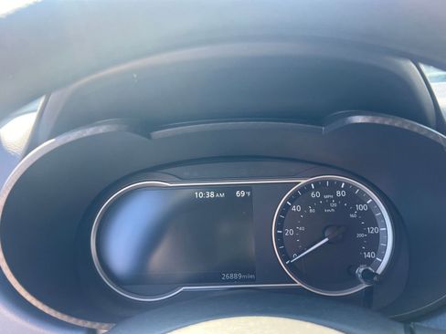 Used 2025 Nissan Versa SV image 35