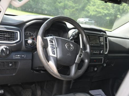 Used 2017 Nissan Titan S RWD image 8
