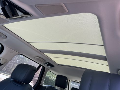 Used 2020 Land Rover Range Rover HSE image 17