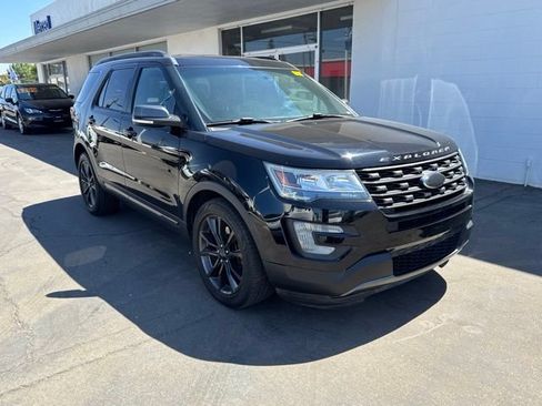 Used 2017 Ford Explorer XLT w/ Equipment Group 202A FWD image 1
