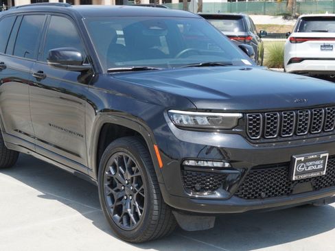 Used 2025 Jeep Grand Cherokee Summit AWD/4WD image 3