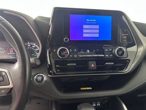 Used 2023 Toyota Highlander XLE AWD/4WD image 30
