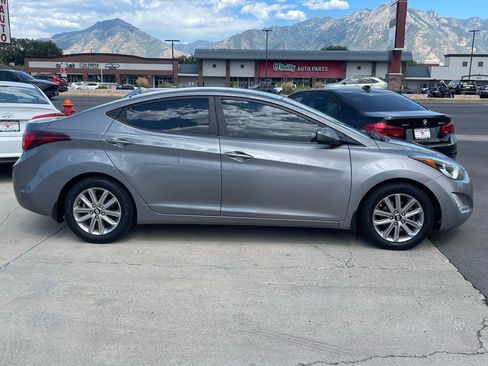 Used 2014 Hyundai Elantra SE w/ Option Group 02 FWD image 4