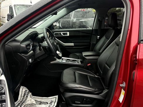 Used 2021 Ford Explorer XLT w/ Equipment Group 202A image 11
