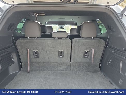 Used 2025 GMC Acadia Elevation image 13