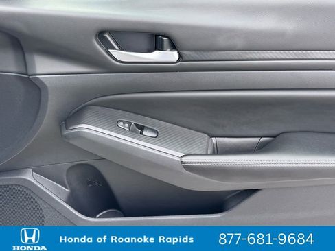 Used 2024 Nissan Altima 2.5 SV image 24