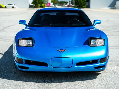 Used 2000 Chevrolet Corvette Coupe w/ Lighting Pkg RWD image 25