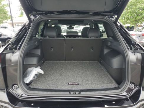 Used 2025 Volkswagen Tiguan SE R-Line AWD/4WD image 8