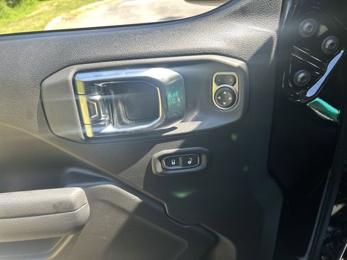 New 2025 Jeep Gladiator Sport image 12