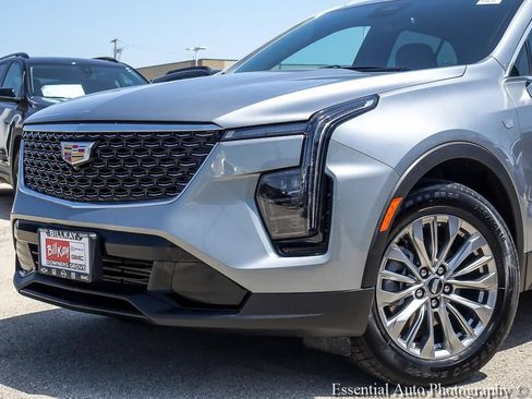 Used 2025 Cadillac XT4 Premium Luxury FWD image 3