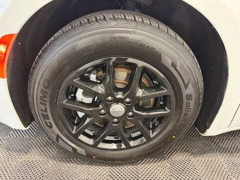 Used 2023 Chrysler Voyager LX FWD image 37