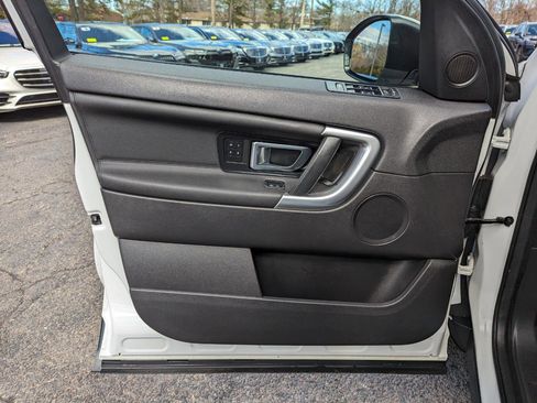 Used 2017 Land Rover Discovery Sport HSE image 11