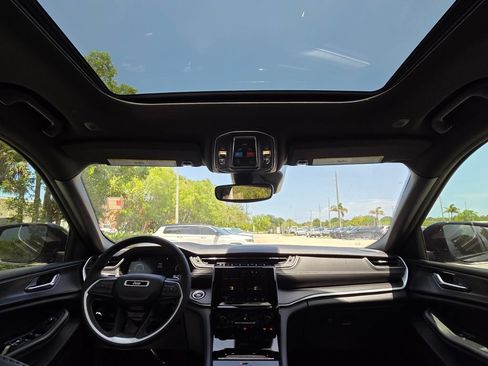 Used 2024 Jeep Grand Cherokee L Altitude RWD image 27