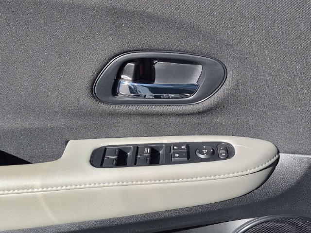 Used 2022 Honda HR-V LX image 12