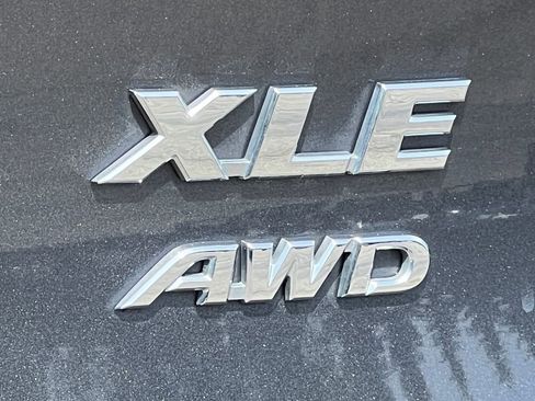 Used 2021 Toyota RAV4 XLE AWD/4WD image 10