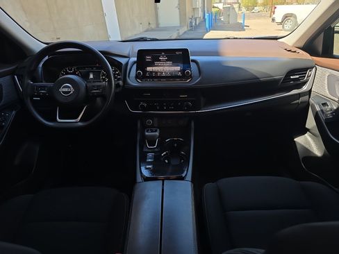 Used 2023 Nissan Rogue S image 20