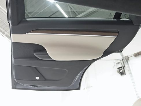 Used 2022 Tesla Model X image 36