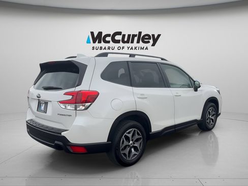 Used 2019 Subaru Forester Premium AWD/4WD image 6
