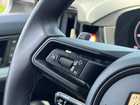 Certified 2024 Porsche Cayenne Coupe AWD/4WD image 25