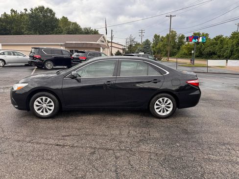 Used 2017 Toyota Camry LE FWD image 2