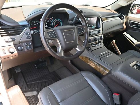 Used 2017 GMC Yukon XL Denali w/ Open Road Package AWD/4WD image 10