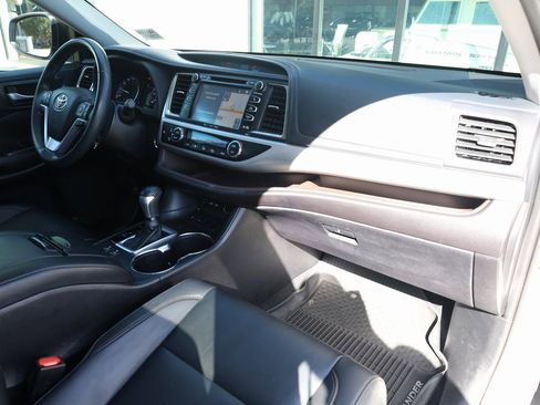 Used 2019 Toyota Highlander XLE image 20