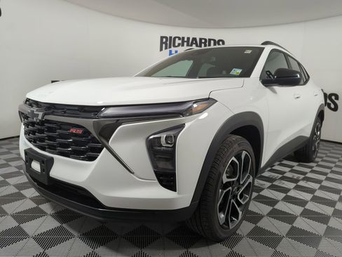 Used 2025 Chevrolet Trax RS w/ Driver Confidence Package image 1