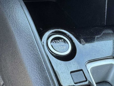 Used 2020 Nissan Versa SV FWD image 30