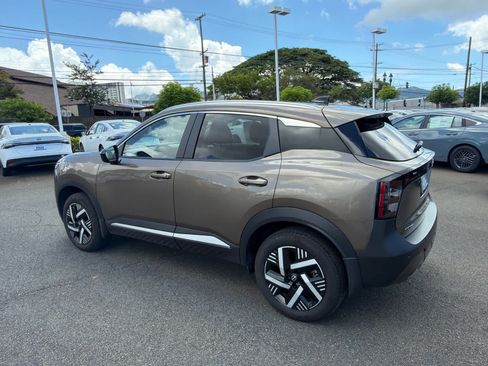 Used 2026 Nissan Kicks SV FWD image 4